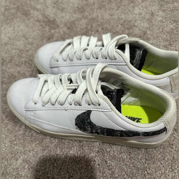 Nike White Sneakers with Black Swoosh - Picture 1 of 4